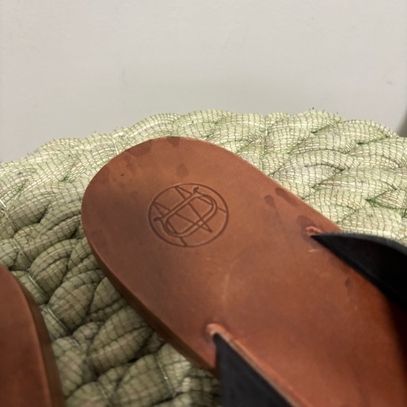 Massino Dutti Chappals Black Croc Vegan Leather Criss Cross Slip On Flat Sandals - Picture 5 of 7